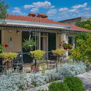 Ferienhaus Issa - 3 Min Walk To, Kaštela