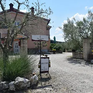 https://apartman-fachin.in-istria.net
