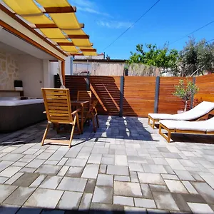  Apartman Tonina - House With Terrace, Jacuzzi, Free Parking